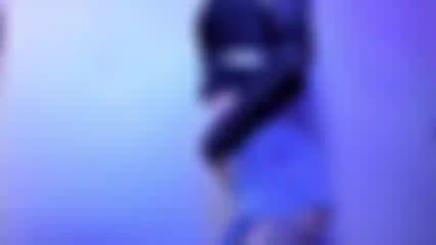 Il blues del bottino di jeans di astrid.