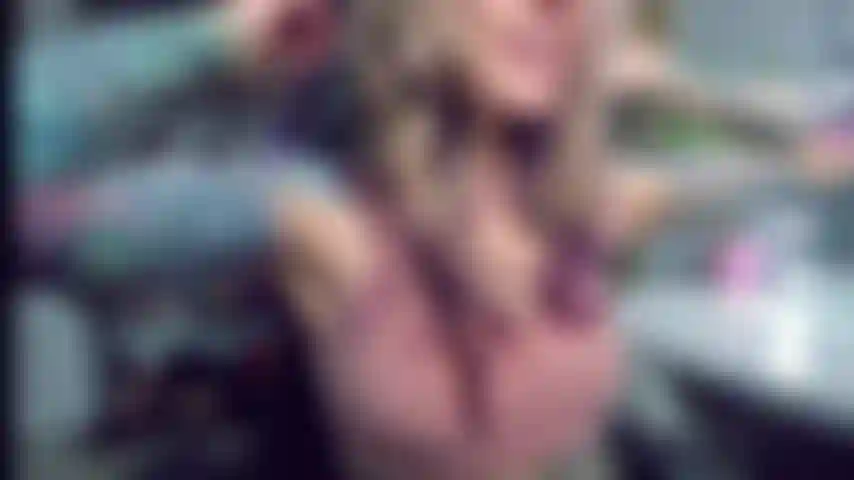 Ascelle perfette da camgirl.