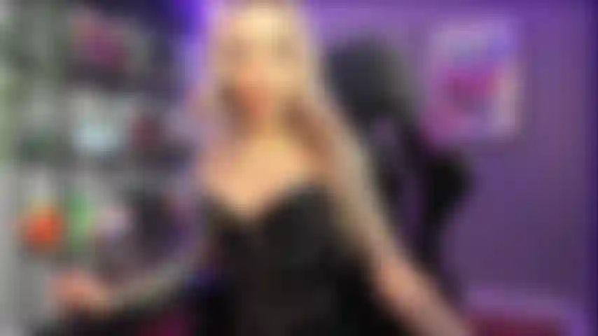 Il denaro gira a cavalcioni - findom fetish.