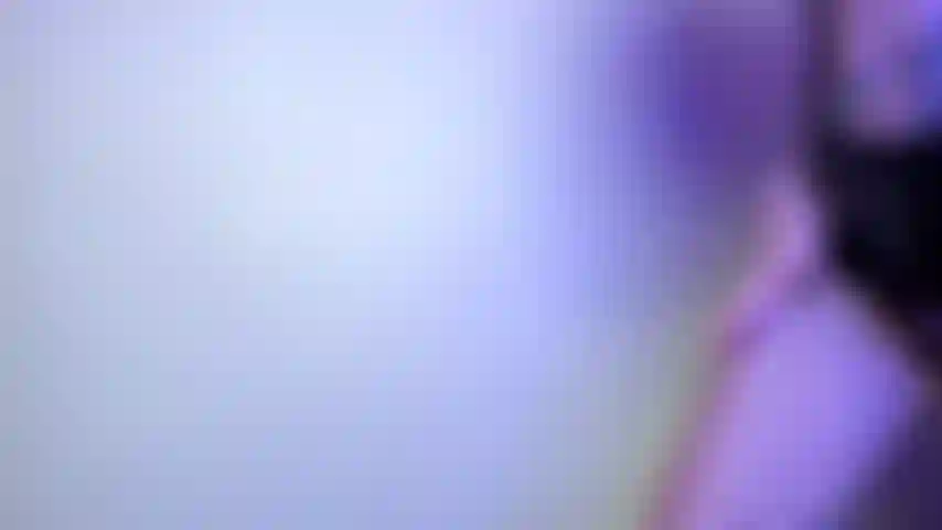 Calze a rete e mutandine senza cavallo stuzzicano.