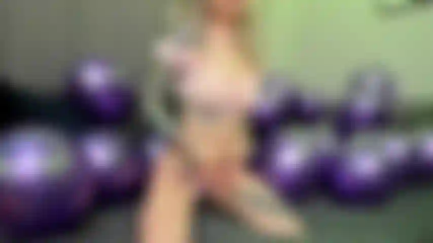 Spogliarello in mongolfiera piuttosto viola.