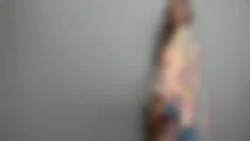 Tatuaggio nudo spogliarello abito scintillante.