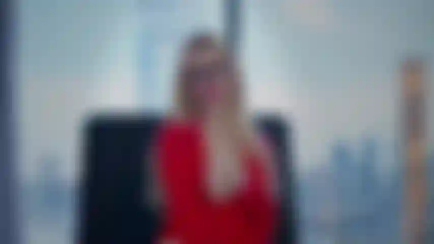 La dea umilia il tuo piccolo cazzo.