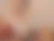 Stuzzica il bottino con i bottini nudi.