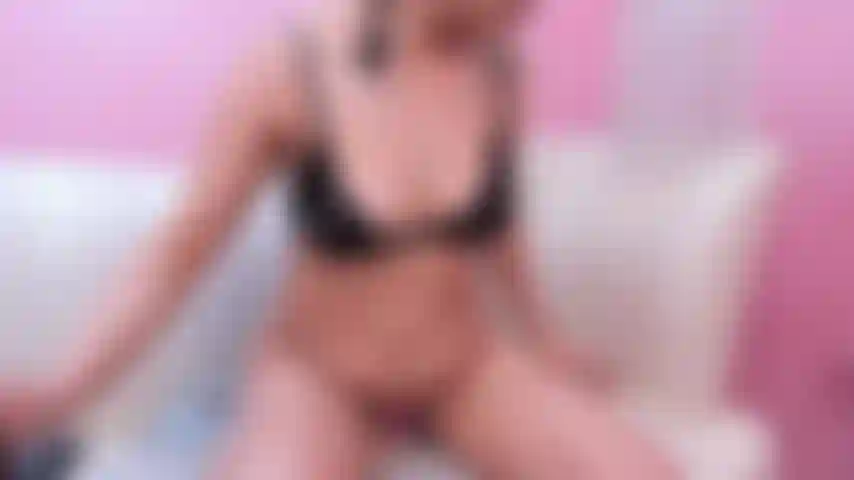 Cavalco un dildo + lush nella mia figa.