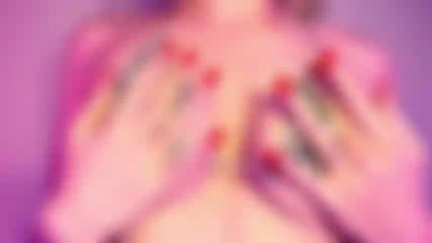 Le tette del cubetto di ghiaccio sono joi.