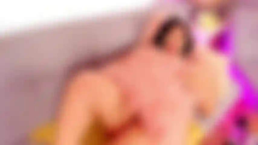 Forte diteggiatura della figa ottiene l'orgasmo più intenso e mi fa rotolare gli occhi!