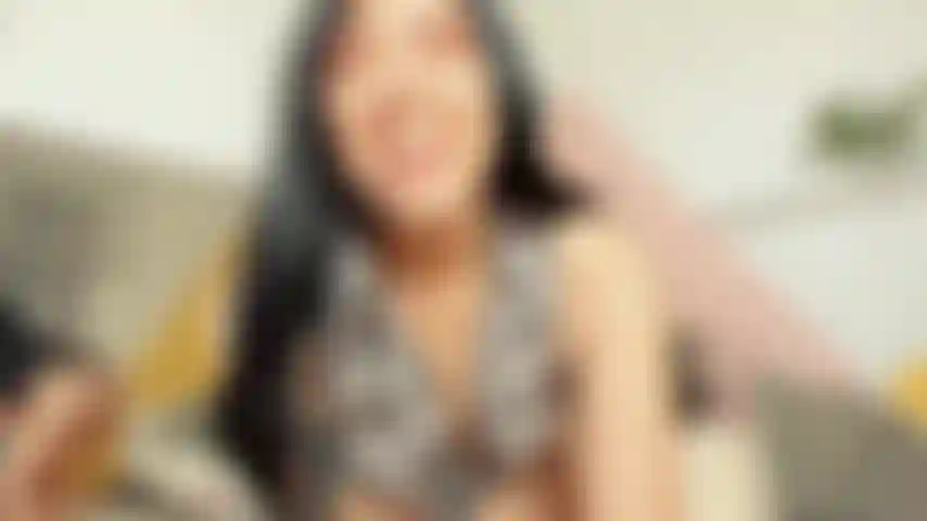 Cavalco un dildo in profondità.