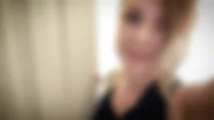 Calze invece di pantaloni da yoga, succhia e scopa il tuo cazzo duro...