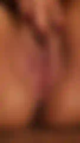 Senti da vicino come la mia figa ti seduce, e immaginati di entrare dentro di me.