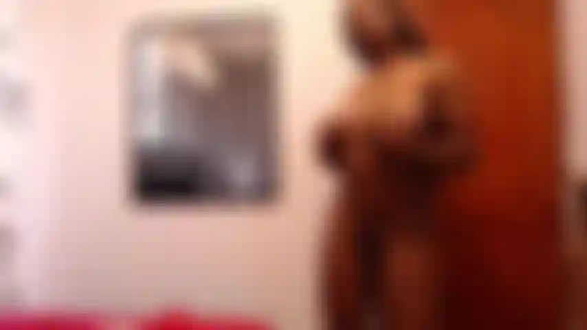 Nuda e sexy.