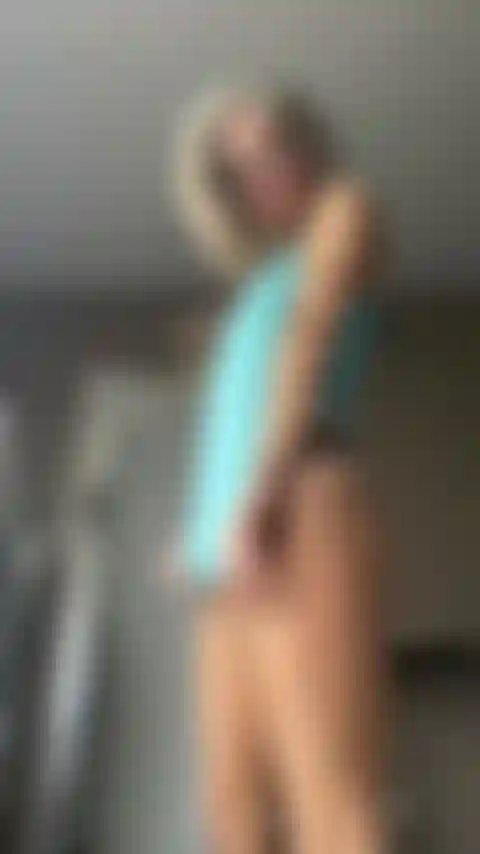 Finale nudo scosso dal bottino.