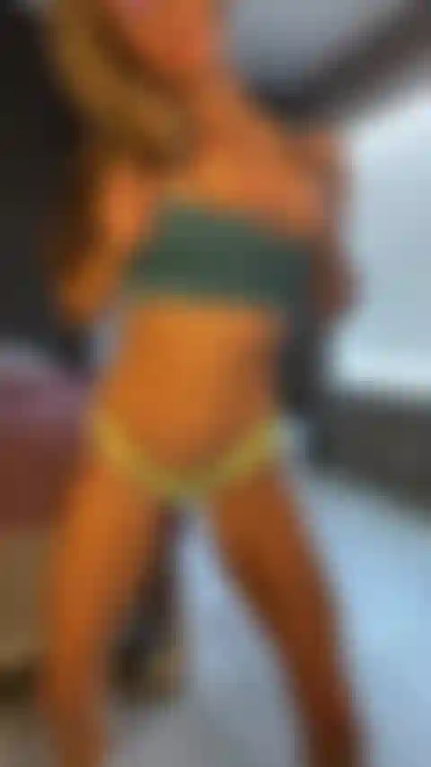 Striptease e alcune tette.