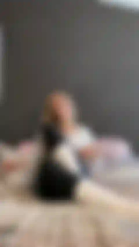 Una coniglietta di neve soleggiata.