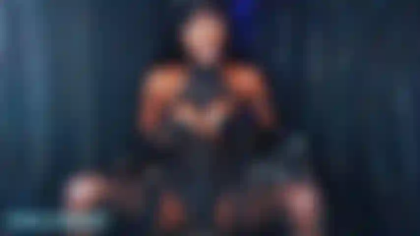 Prendere i tuoi soldi mi fa bagnare la figa! Renderti povera mi fa venir voglia di venire. Guardarmi giocare con la mia figa in questo modo ha quel carico pronto a esplodere, vero? Non ancora! Ancora un giorno...