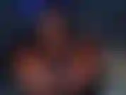 So che vuoi dare piacere alla tua bellissima dea oscura e ai miei buchi stretti, ma non sei abbastanza bravo per questo, ragazzo bianco! Tutto ciò che ottieni è quel piccolo pezzo di carne tra la mia figa e il mio buco del culo.