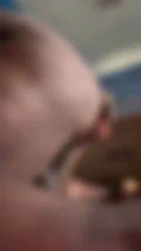 Mi faccio scopare con un dildo da 12 pollici e una macchina del sesso.