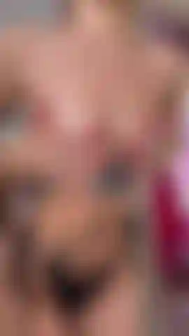 Gocciolante di olio: show completo di 19 minuti 19 minuti di puro, lucente piacere sensoriale. Guarda la mia pelle brillare mentre ricopro ogni curva con olio caldo e scivoloso. Sensuale, lenta, e completamente senza censure dall'inizio alla fine. Goditi ogni singola goccia...
