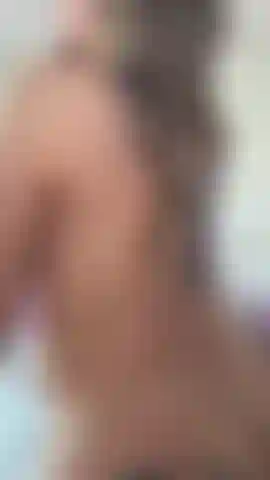 Gioco con me stessa con un grosso dildo.