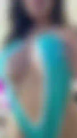 Twerking e faccio muovere quel culo hehe.