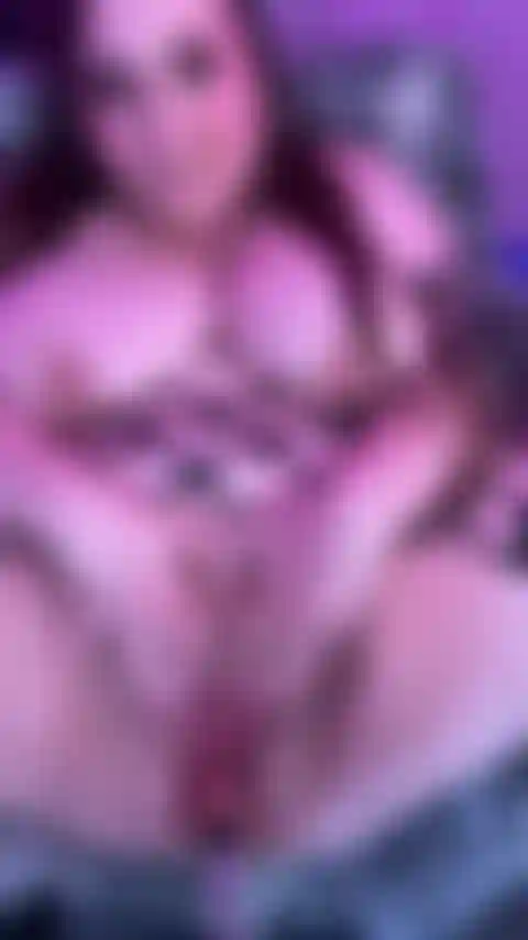 Guardami mentre squirto sul tuo cazzo.