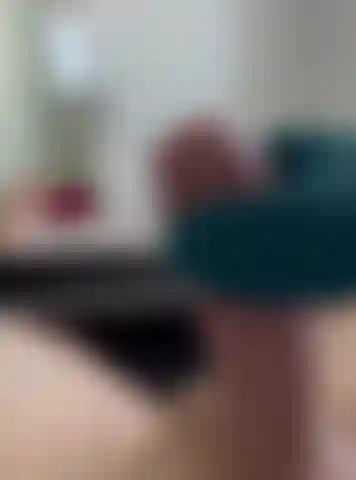 Guardami giocare con il mio giocattolo.