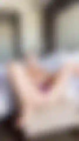 Fottimi con il mio giocattolo mentre mi strofino il clitoride, guardami venire forte e assaggia.