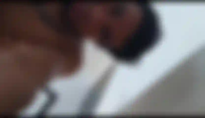 Alzati, fammi un pompino.