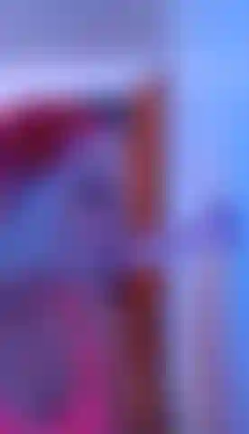 Si strozza e sbava sul cazzo.