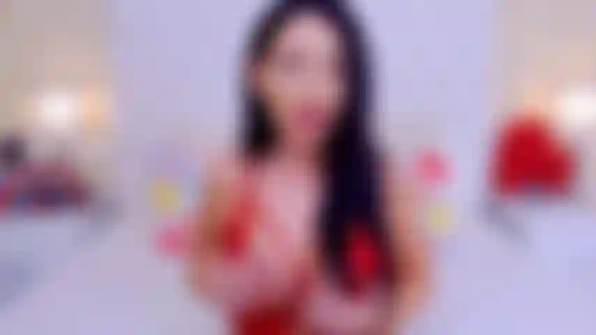 Una bruna con grandi tette che provoca e gioca.