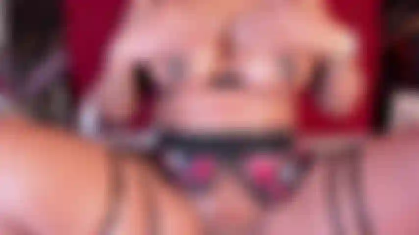 Toccami, tette e figa.