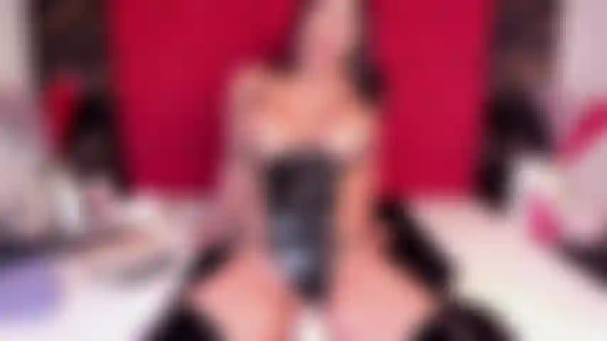 Ti cavalco e le mie tette rimbalzano.