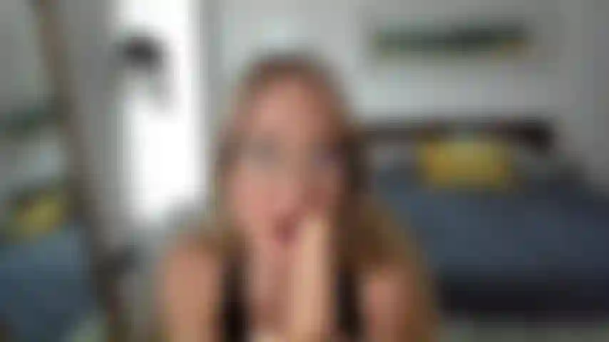 Pompino sciatto su un dildo.