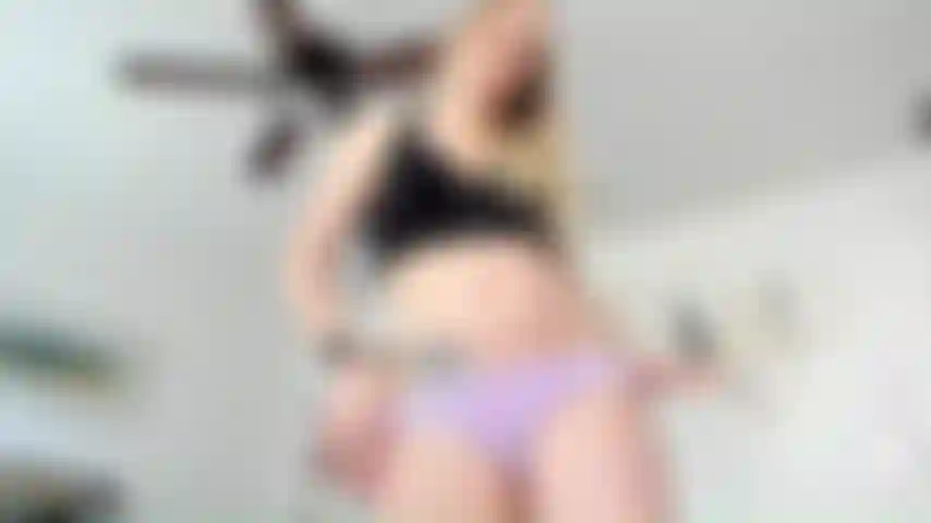 Adorazione del culo seduta sulla faccia.