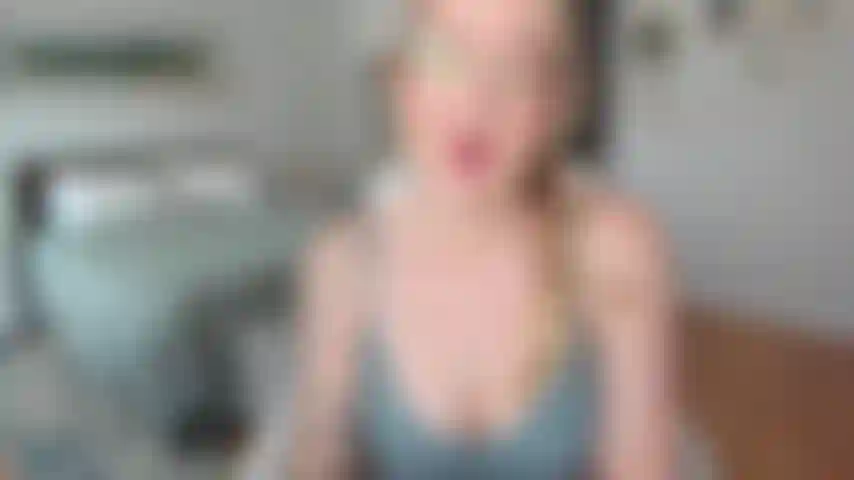 La migliore amica di tua moglie ti convince a farti tradire.