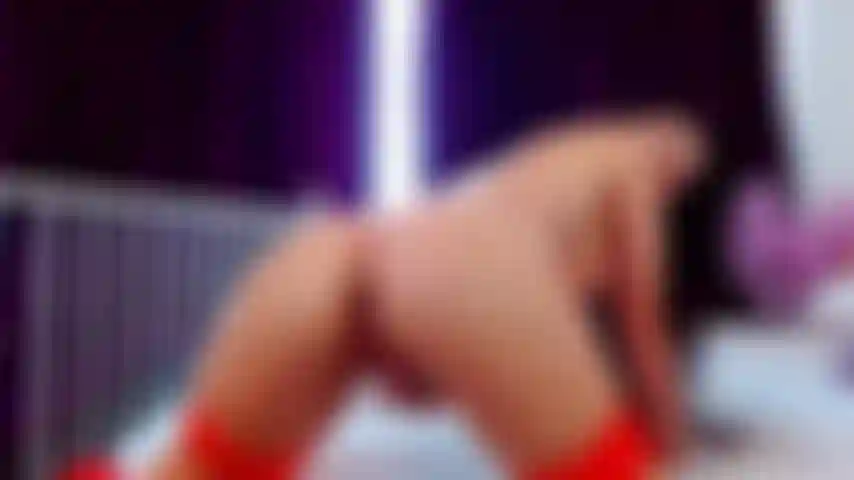 Bellarey che gioca con la sua figa, si masturba, scopa con un dildo e si tocca il culo e ti mostra i suoi bei buchi.