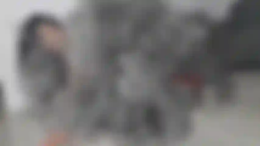 Fumante! Bella ti stuzzica con le sue curve perfette!