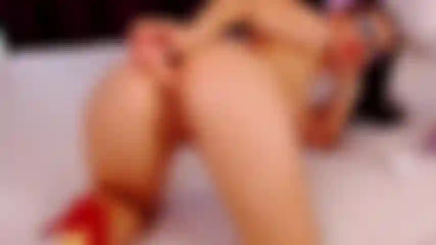 Questa ragazza troia ama l'anale! Chiacchiere sporche e divertimento anale con bella!