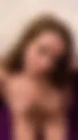 Pov bella in ginocchio aspettando il tuo sperma.