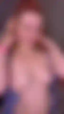 La ragazza della porta accanto che fa una spagnola e fa un pompino.
