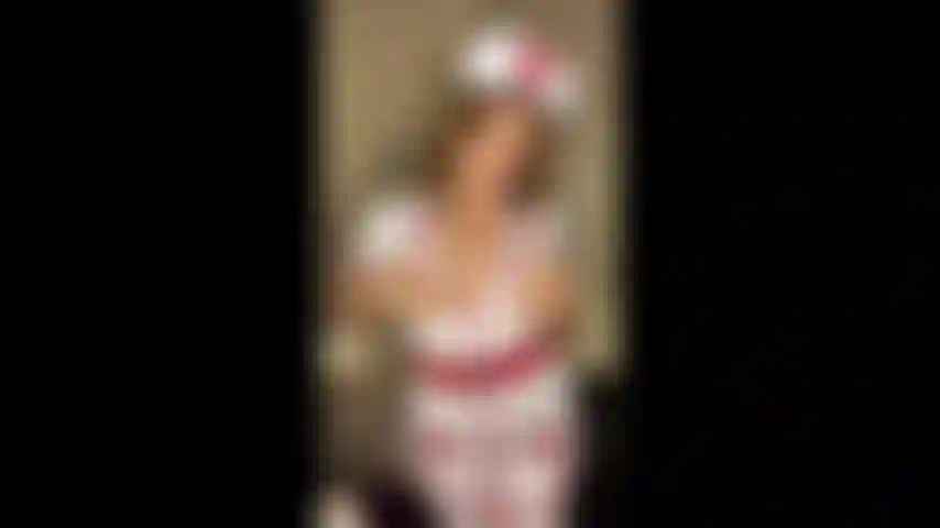 L'infermiera bella si spoglia per te per farti stare meglio.