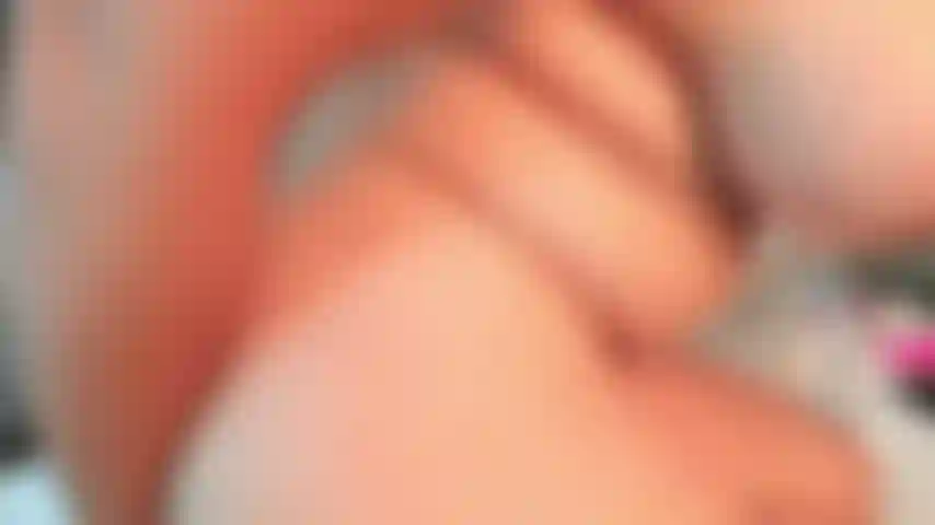 Con un profondo sesso anale, un buco grande e una ragazza molto bagnata.