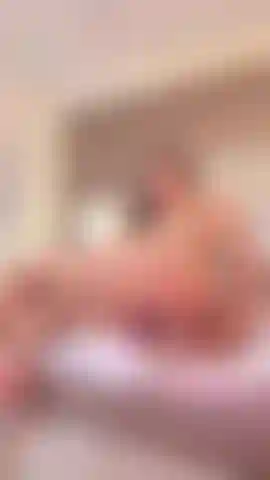 Adoro quando sento il tuo grosso cazzo nel mio ano, tesoro, so quanto ti piace scoparmi l'ano, adoro quando ci vieni dentro.