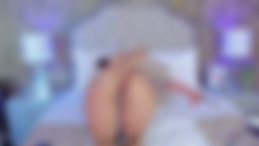 Il mio culo è così bagnato e aperto nella posizione del cagnolino, in attesa che tu lo riempia in profondità con il tuo duro cazzo fino a farlo tremare.