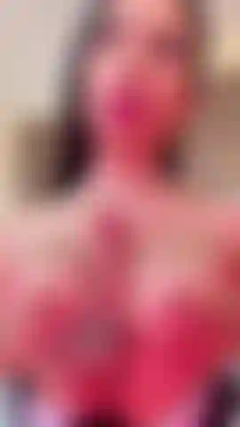 Il tuo cazzo sembra felice nelle mie tette.