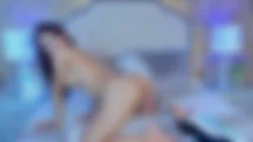 Il mio culo stretto è così bagnato e lubrificato che quando lo penetri con il tuo cazzo lo lasci andare in profondità, fino in fondo, sentirlo tutto dentro mi fa esplodere.