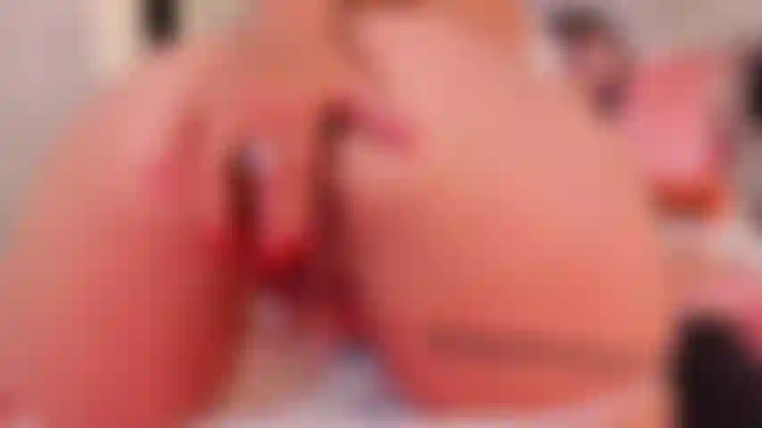 Non puoi immaginare quanto mi diverta a darmi piacere pensando a te.