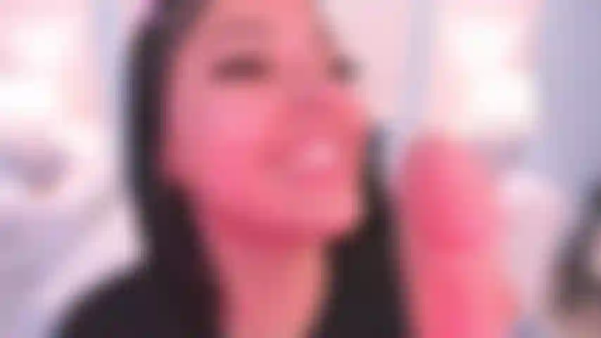 Adoro fare un pompino bagnato e super sporco al tuo cazzo.