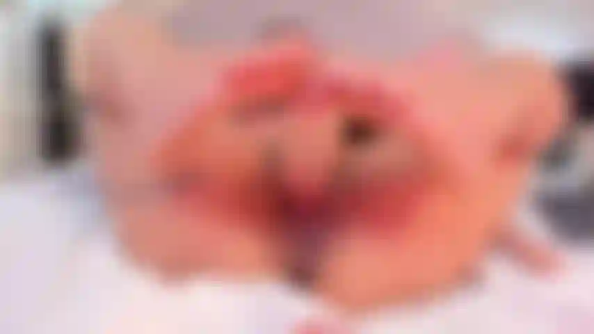 Non puoi restare senza vedere la mia figa così bagnata per te.