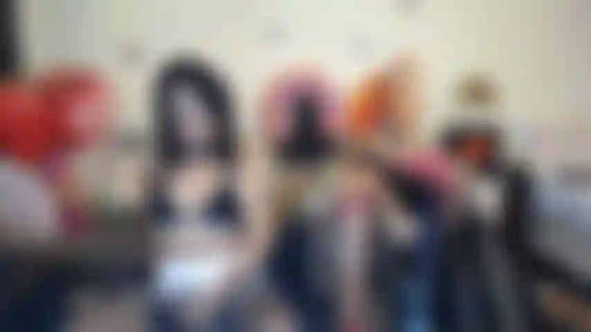 La tua piccola cameriera cattiva.